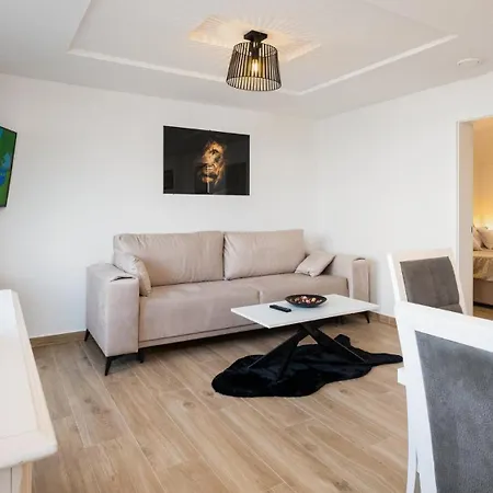 Summer Apartment *